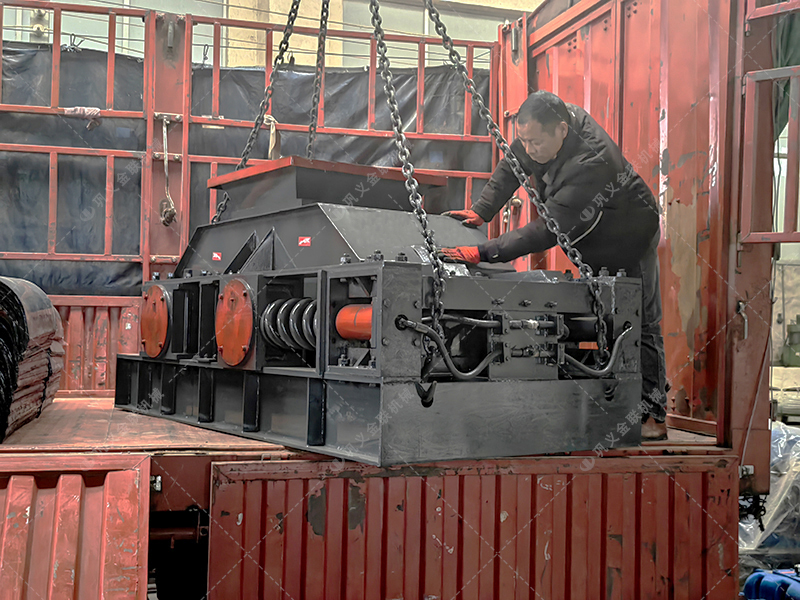 800x600型單臺(tái)對(duì)輥破碎機(jī)發(fā)貨 發(fā)往廣西 800x600型單臺(tái)對(duì)輥破碎機(jī)發(fā)貨 發(fā)往廣西