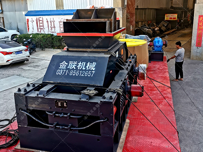2PG1200x800半自動液壓對輥破碎機(jī) 大型破碎機(jī)發(fā)貨 2PG1200x800半自動液壓對輥破碎機(jī) 大型破碎機(jī)發(fā)貨